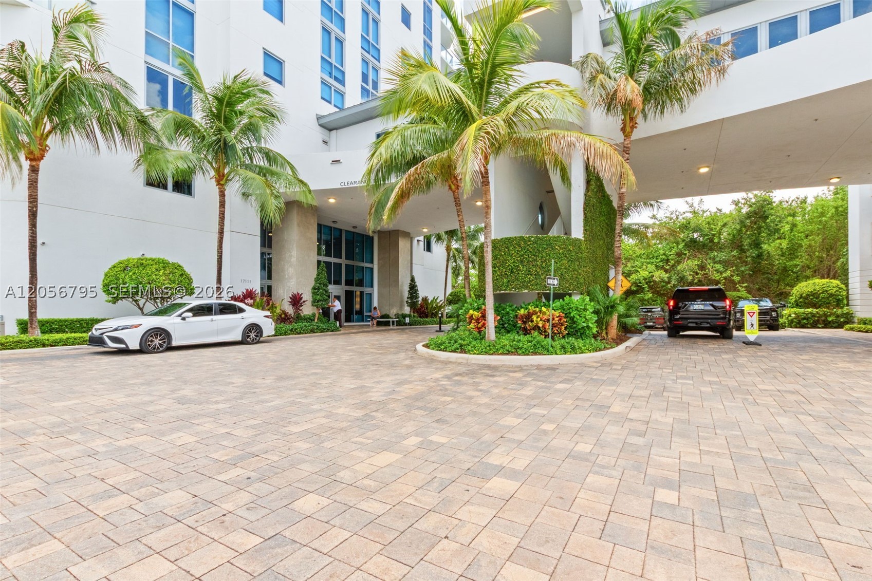 17111 Biscayne Blvd 603 Property Photo 1