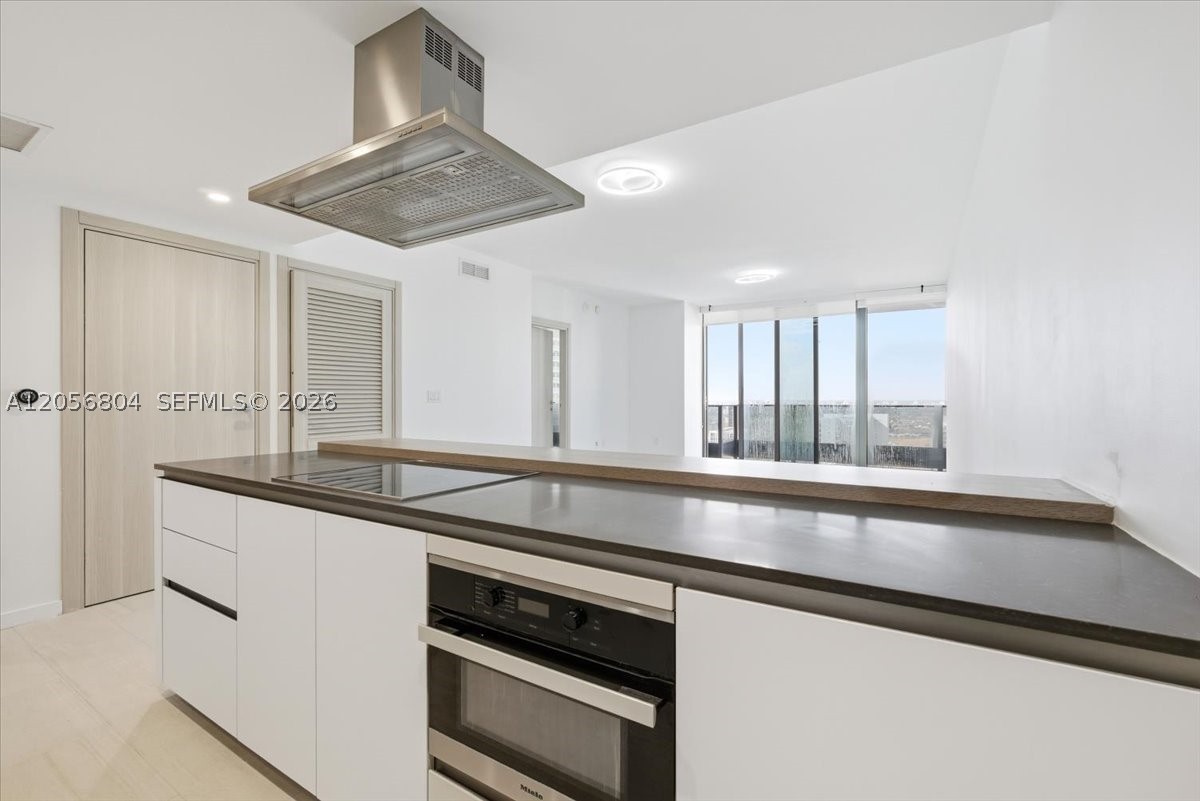 1000 Brickell Plz 3211 Property Photo 6