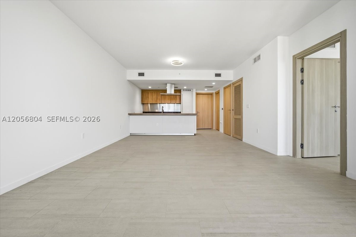 1000 Brickell Plz 3211 Property Photo 11