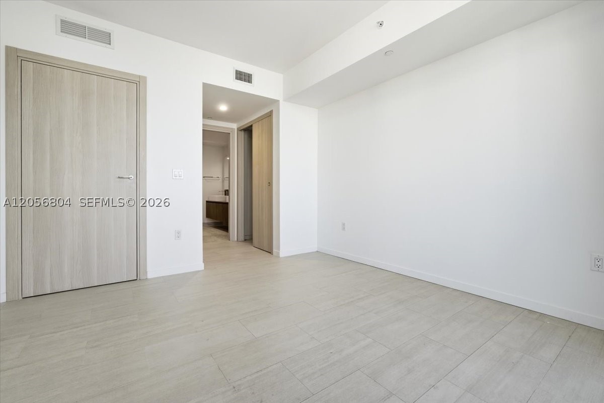 1000 Brickell Plz 3211 Property Photo 15