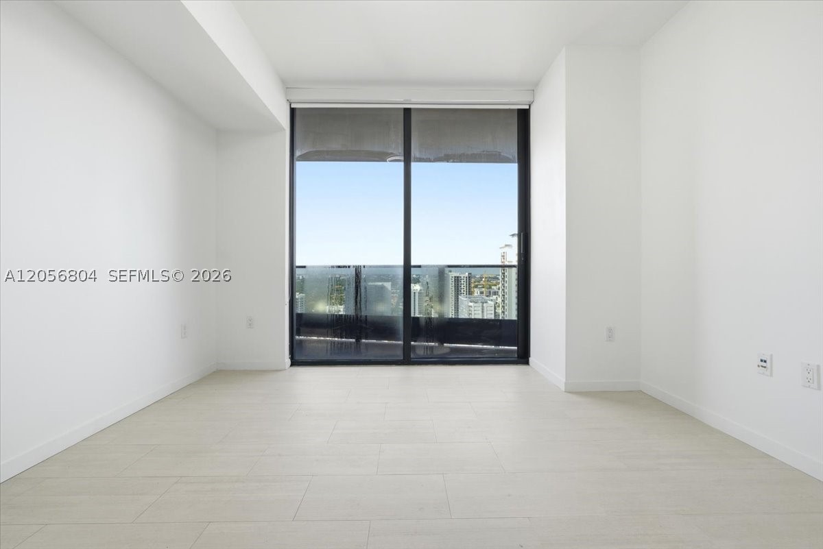 1000 Brickell Plz 3211 Property Photo 17