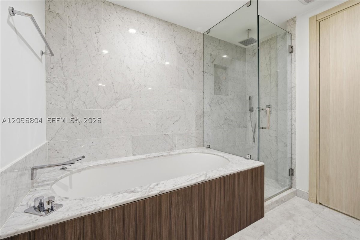 1000 Brickell Plz 3211 Property Photo 25