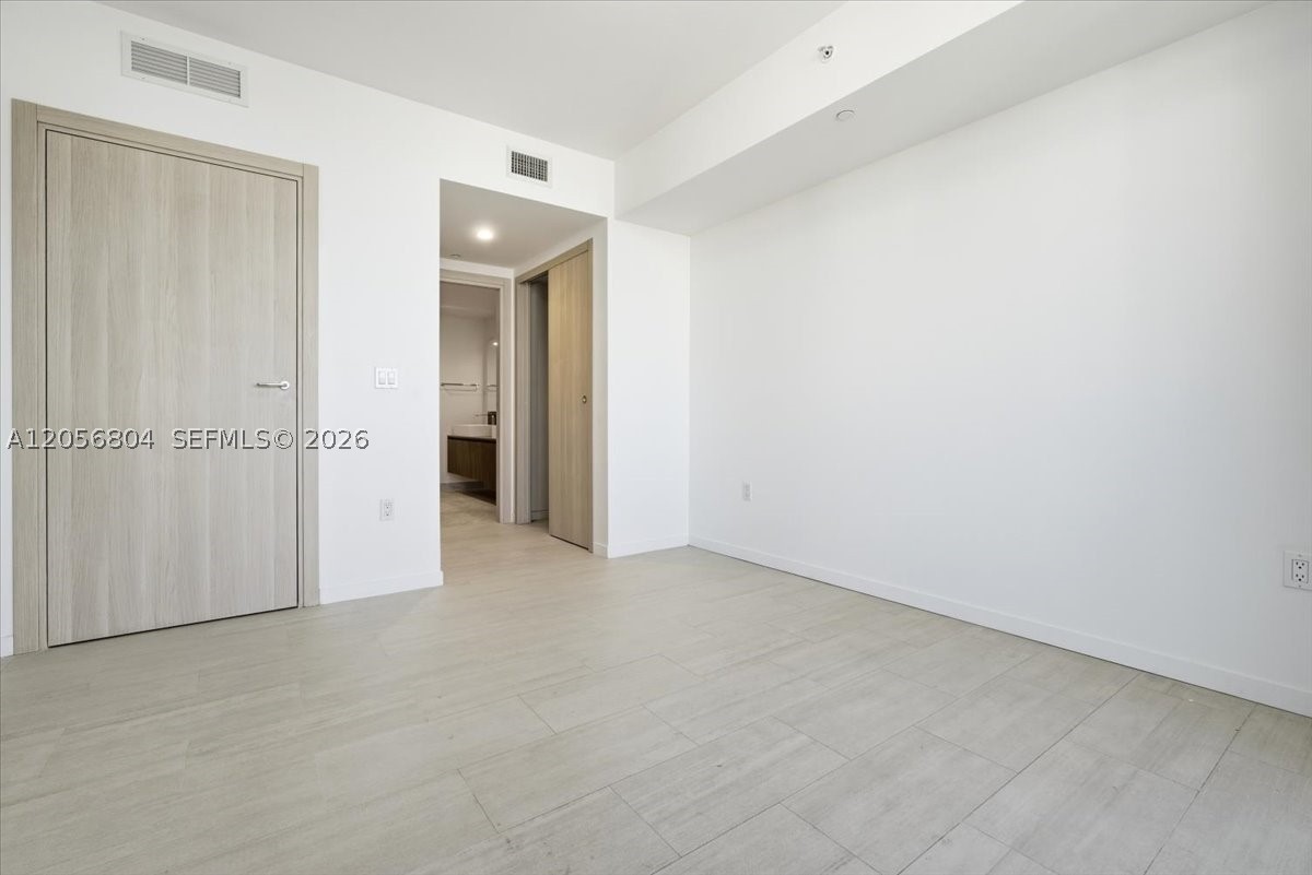 1000 Brickell Plz 3211 Property Photo 57