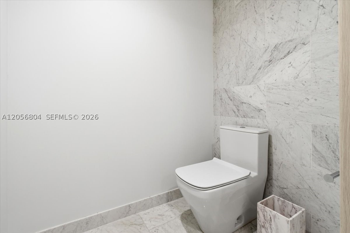 1000 Brickell Plz 3211 Property Photo 72