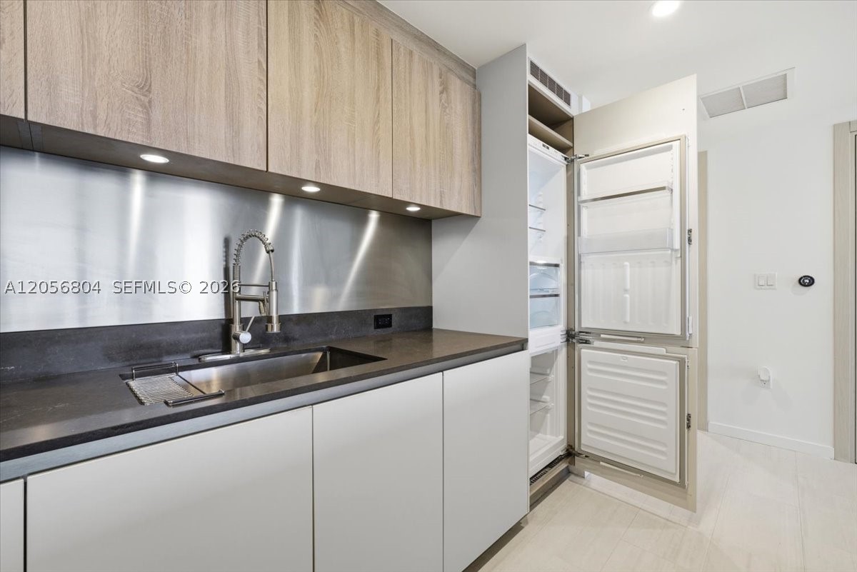 1000 Brickell Plz 3211 Property Photo 78