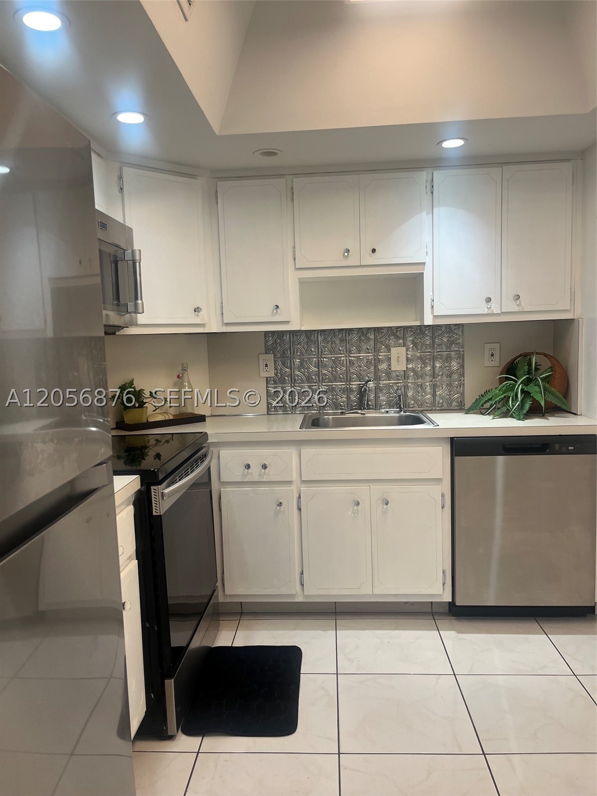 300 Bayview Dr 207 Property Photo 10