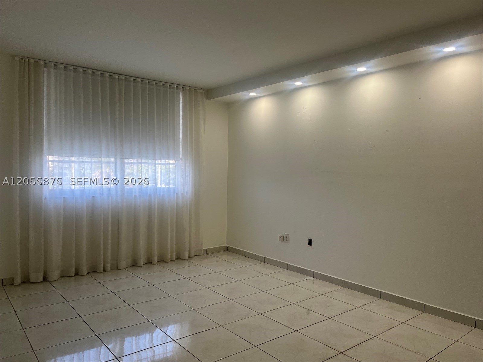 300 Bayview Dr 207 Property Photo 11