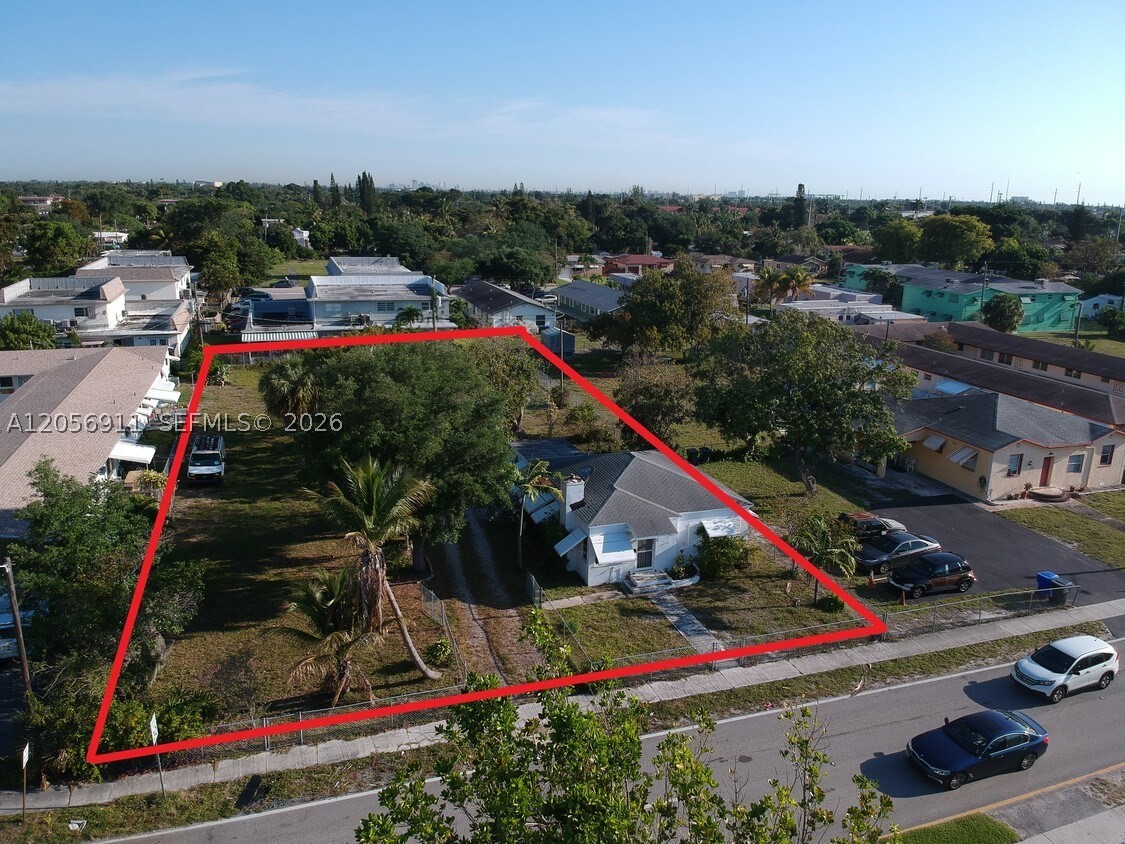 2455 Polk St Property Photo 3