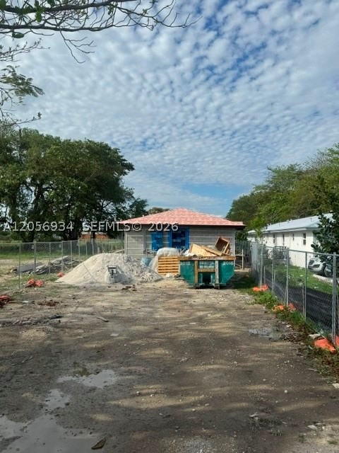 684 Nw 14th St Property Photo 5