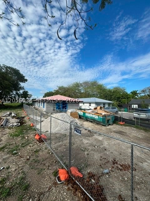 684 Nw 14th St Property Photo 11