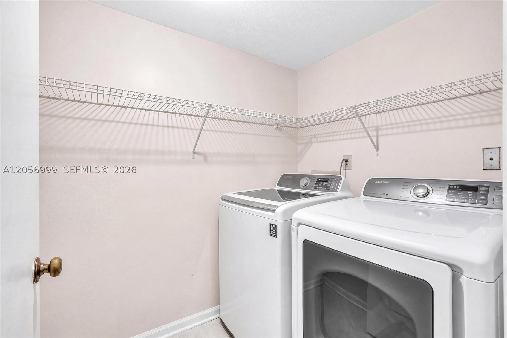3021 N Oakland Forest Dr 208 Property Photo 19