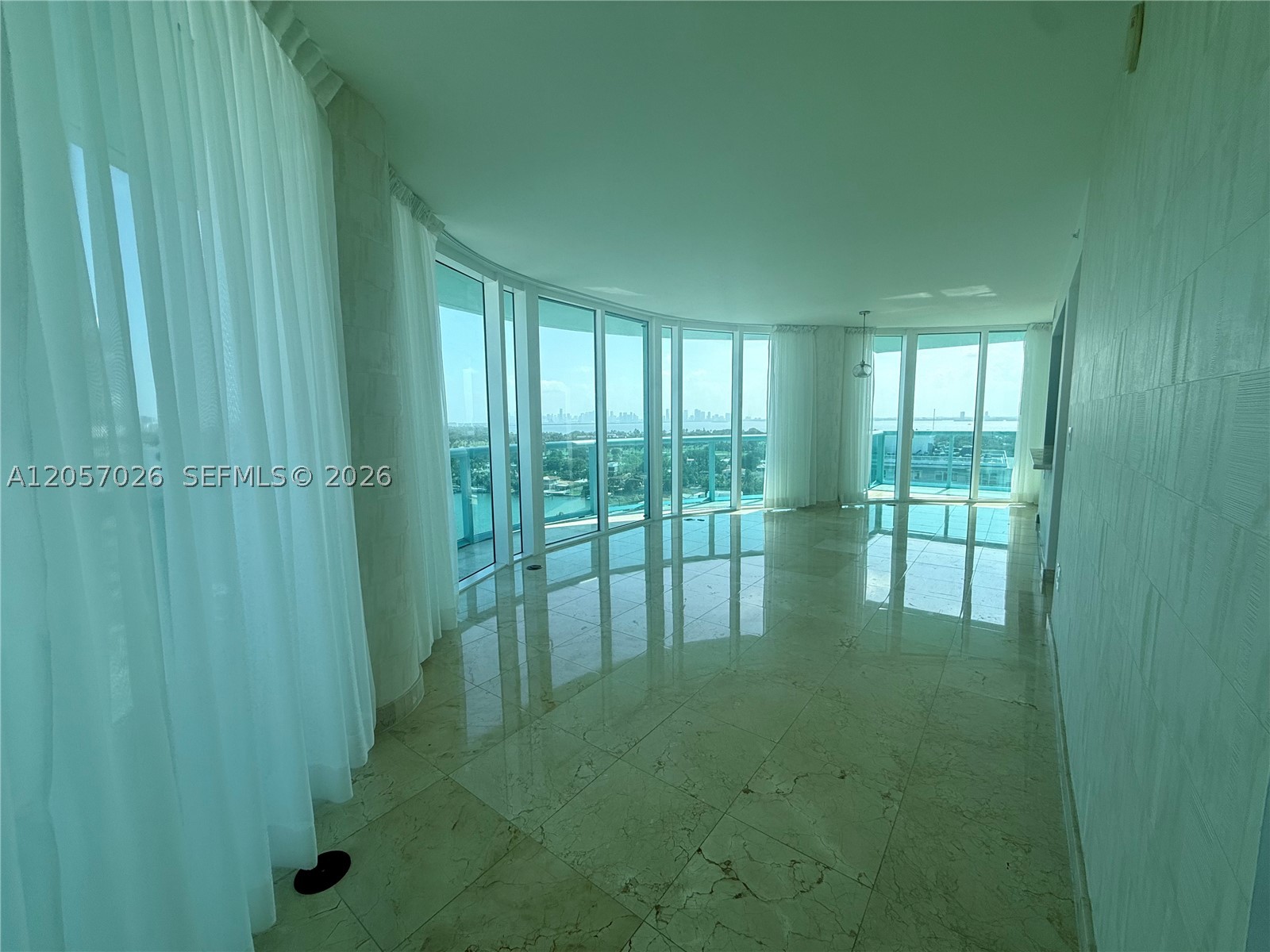 6000 Indian Creek Dr 17a Property Photo 4