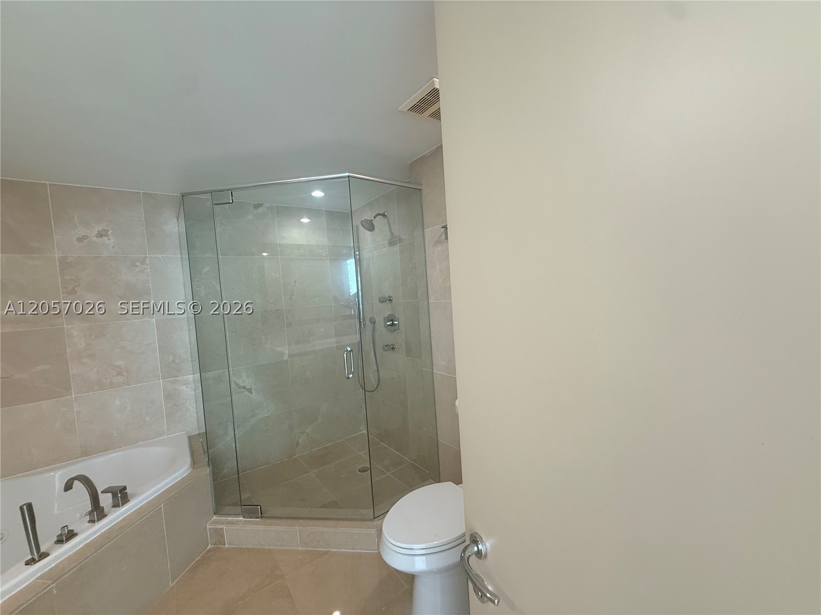 6000 Indian Creek Dr 17a Property Photo 13