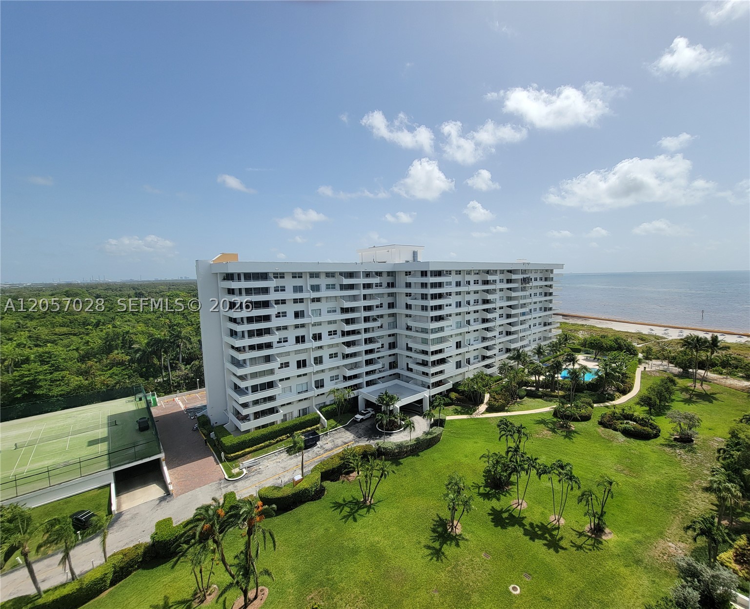 199 Ocean Lane Dr 1206 Property Photo 3