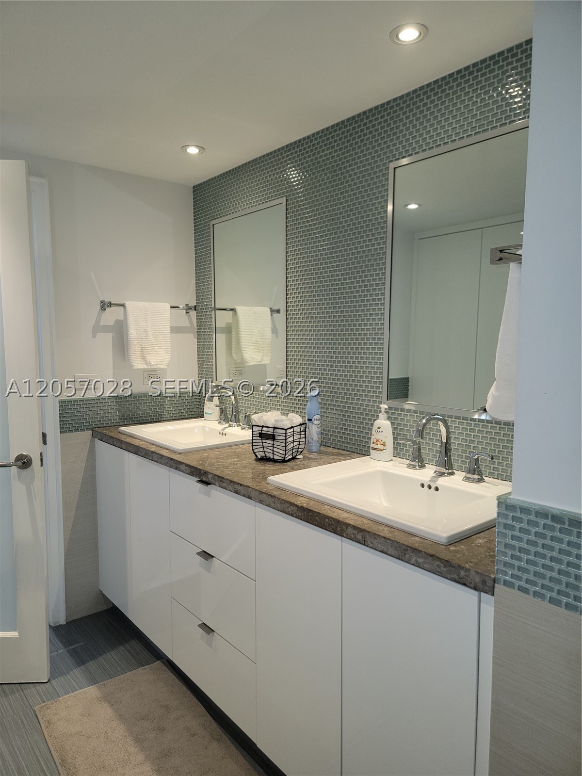 199 Ocean Lane Dr 1206 Property Photo 33