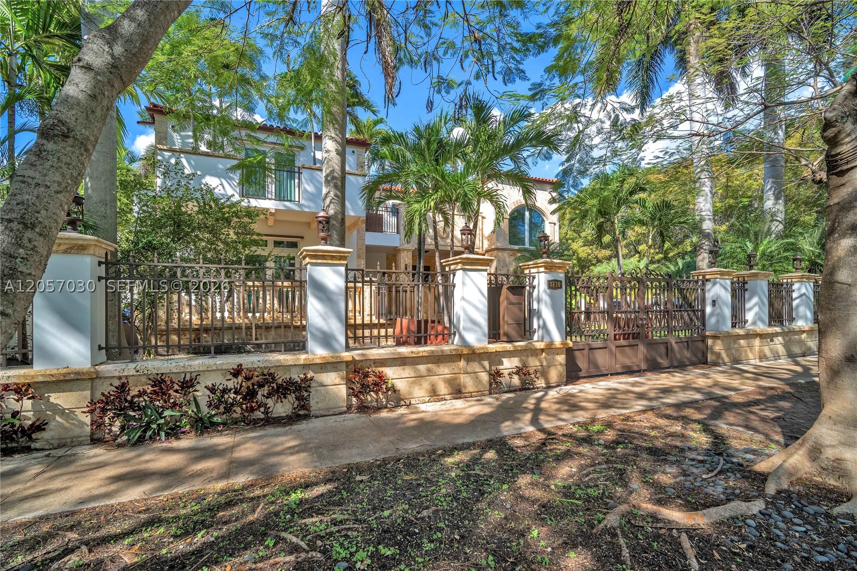 1710 S Miami Ave Property Photo 3