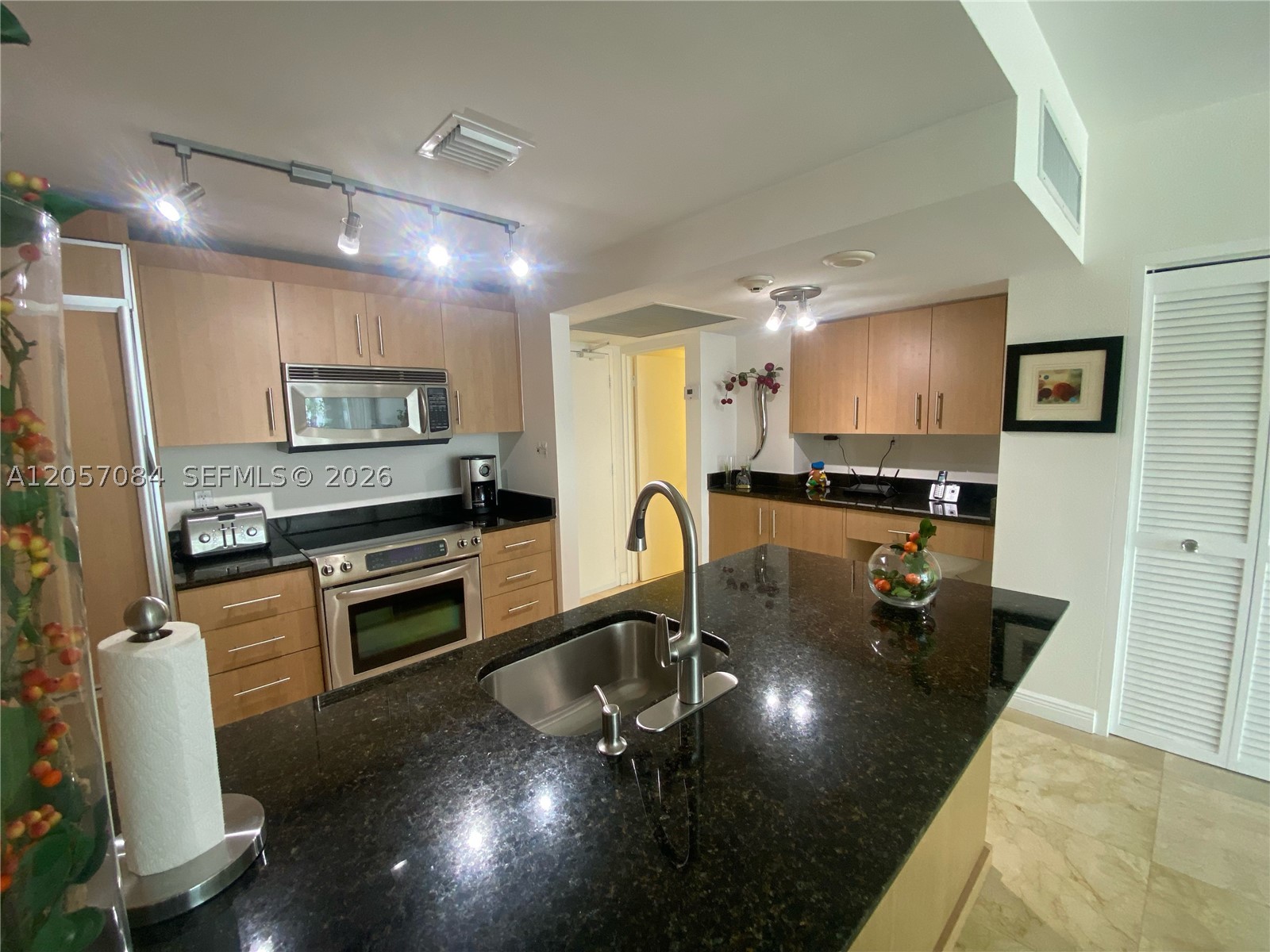 10275 Collins Ave 215 Property Photo 6