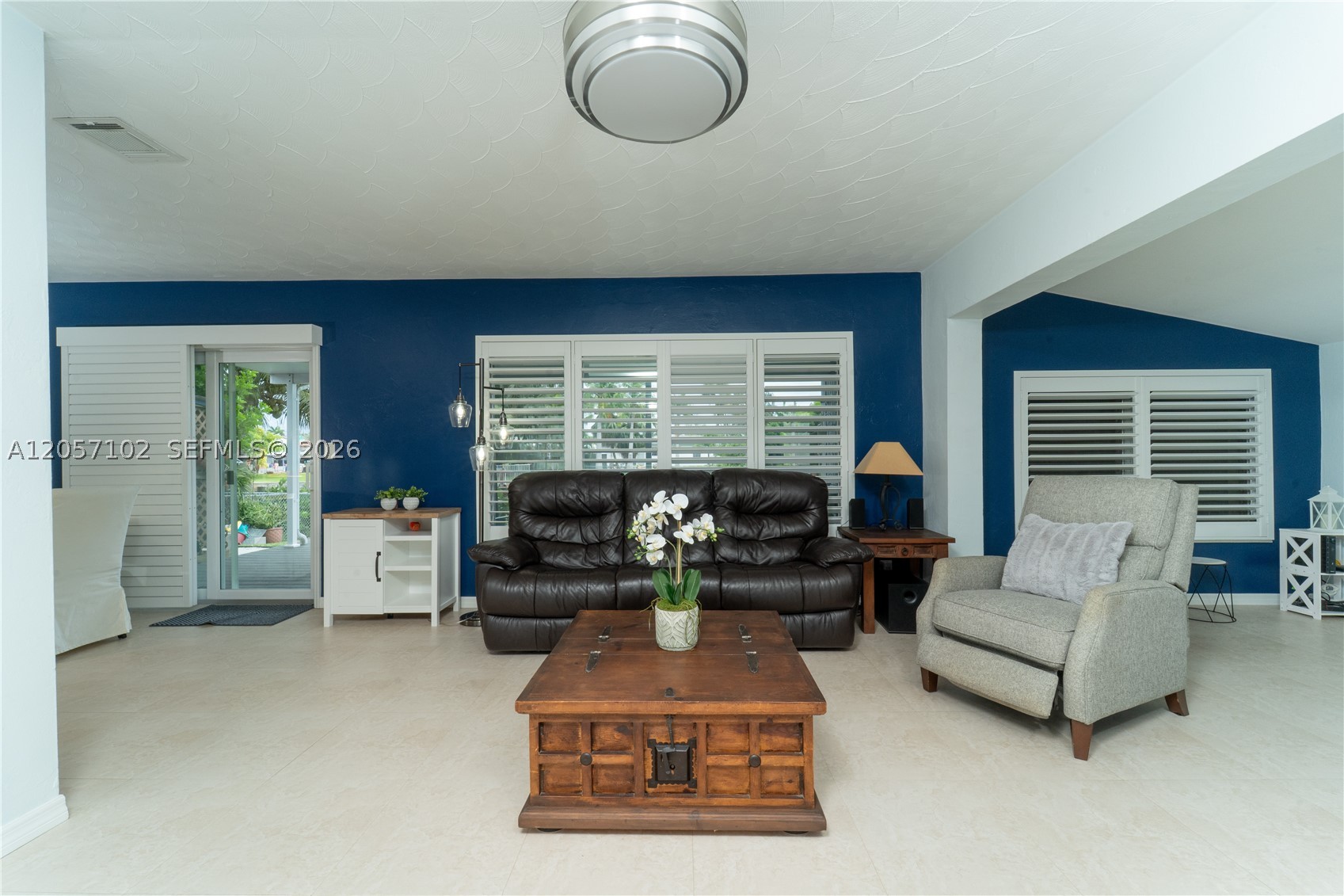 2631 Thomas St Property Photo 5