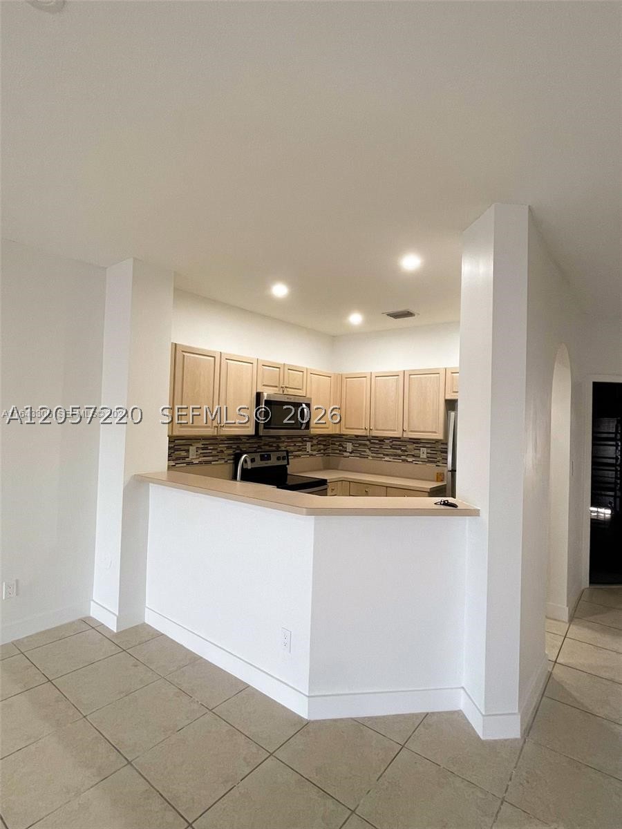 12162 Sw 5th Ct Property Photo 3