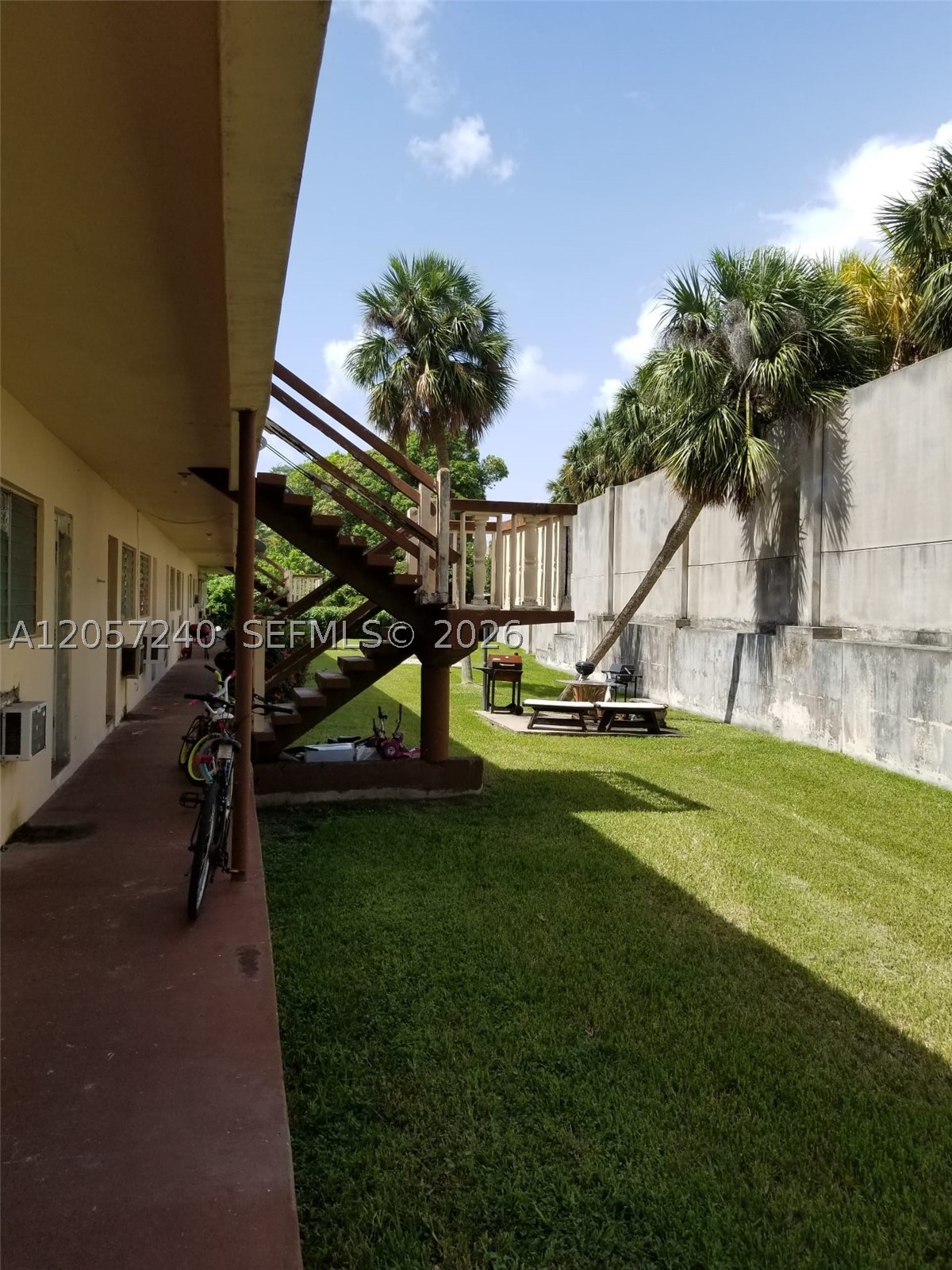 280 SW 11th Ave 18 Property Photo 1