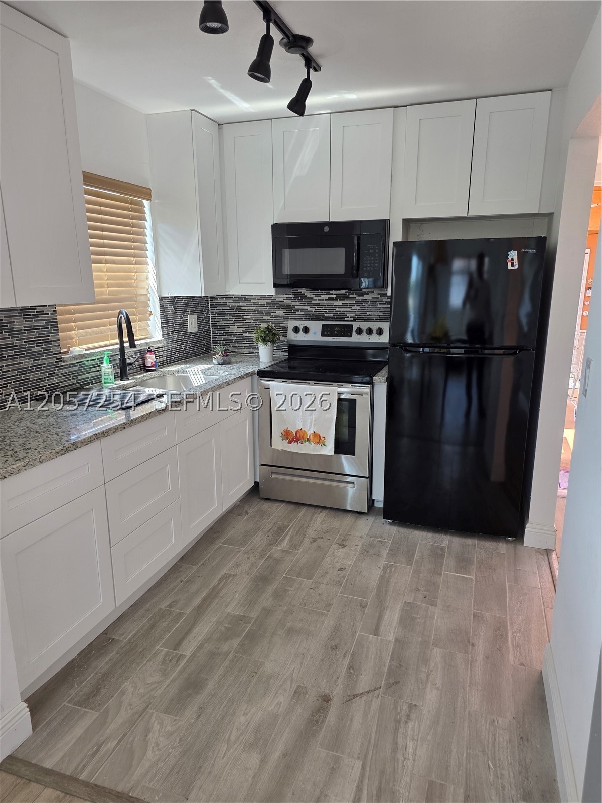 3048 E Sunrise Lakes Dr 421 Property Photo 1