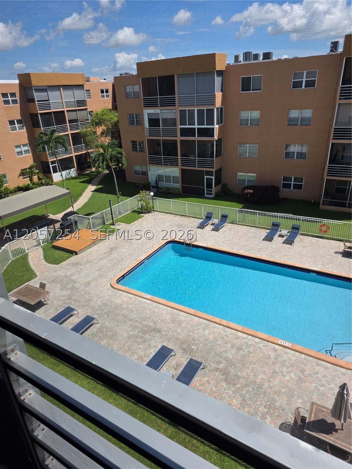 3048 E Sunrise Lakes Dr 421 Property Photo 5