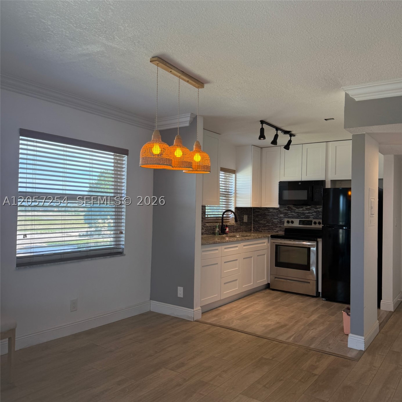 3048 E Sunrise Lakes Dr 421 Property Photo 9