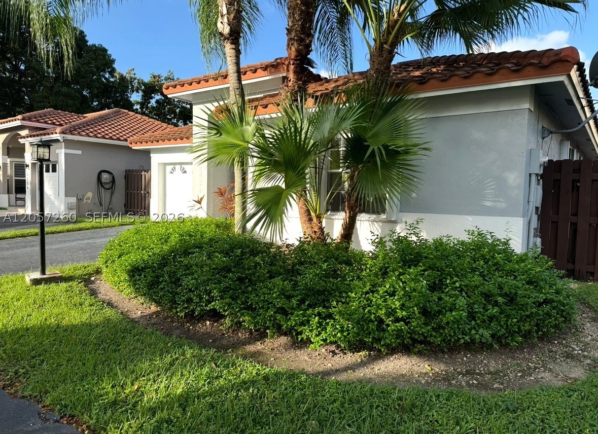 5758 Nw 97th Pl Property Photo 3