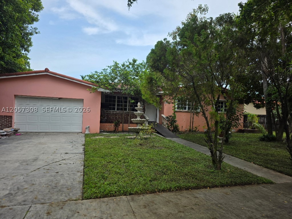 881 Albatross St Property Photo 3