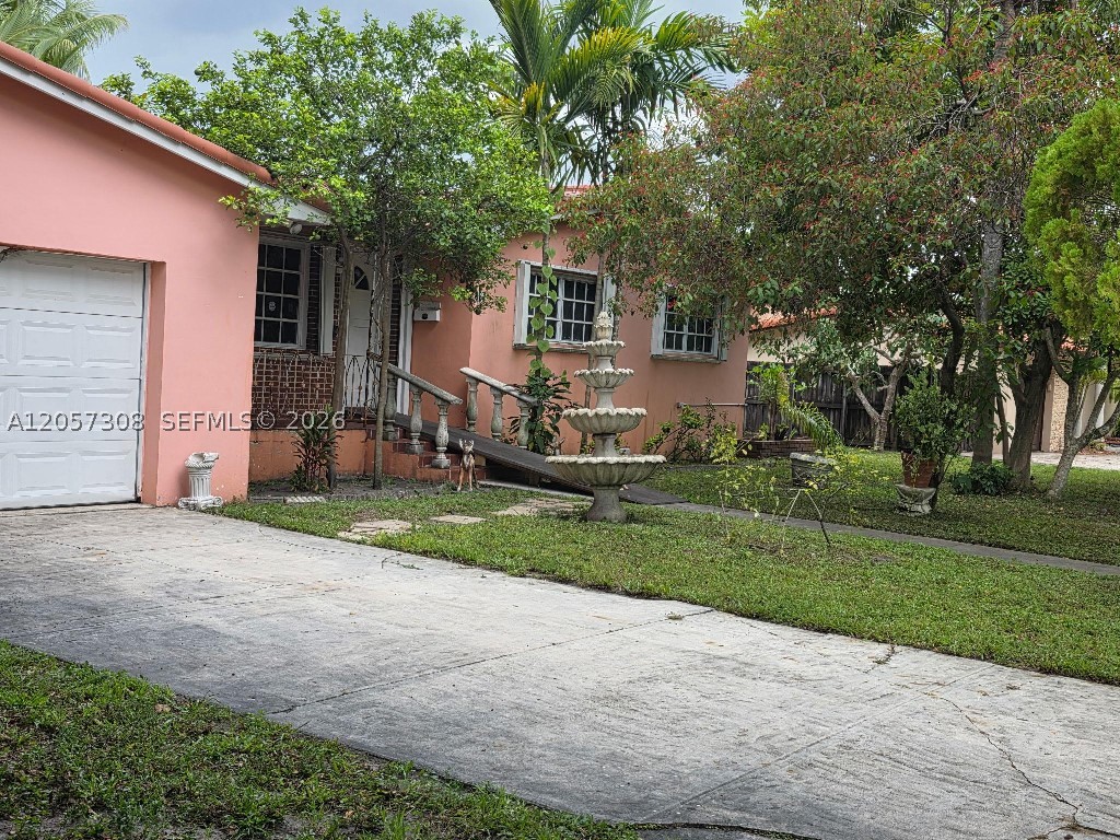 881 Albatross St Property Photo 5