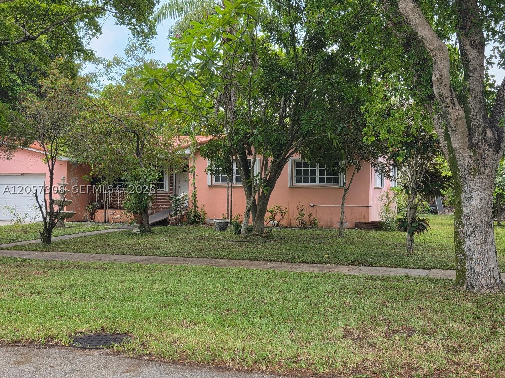 881 Albatross St Property Photo 6