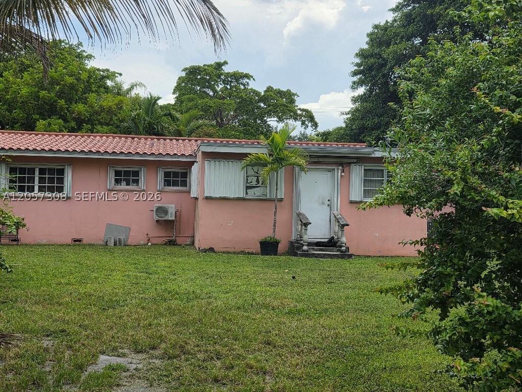 881 Albatross St Property Photo 10