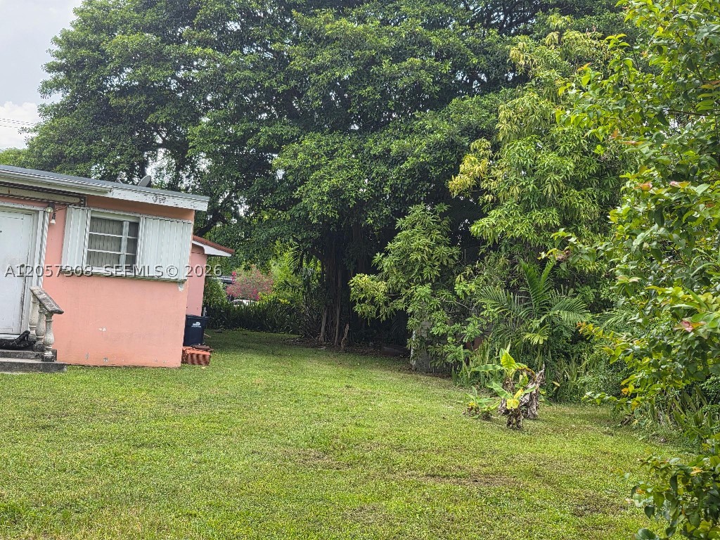 881 Albatross St Property Photo 11