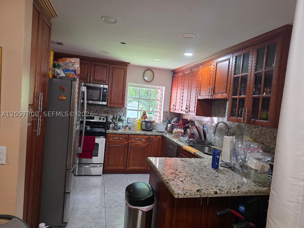 881 Albatross St Property Photo 13
