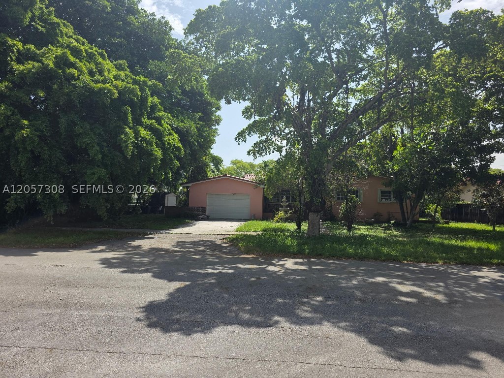 881 Albatross St Property Photo 17