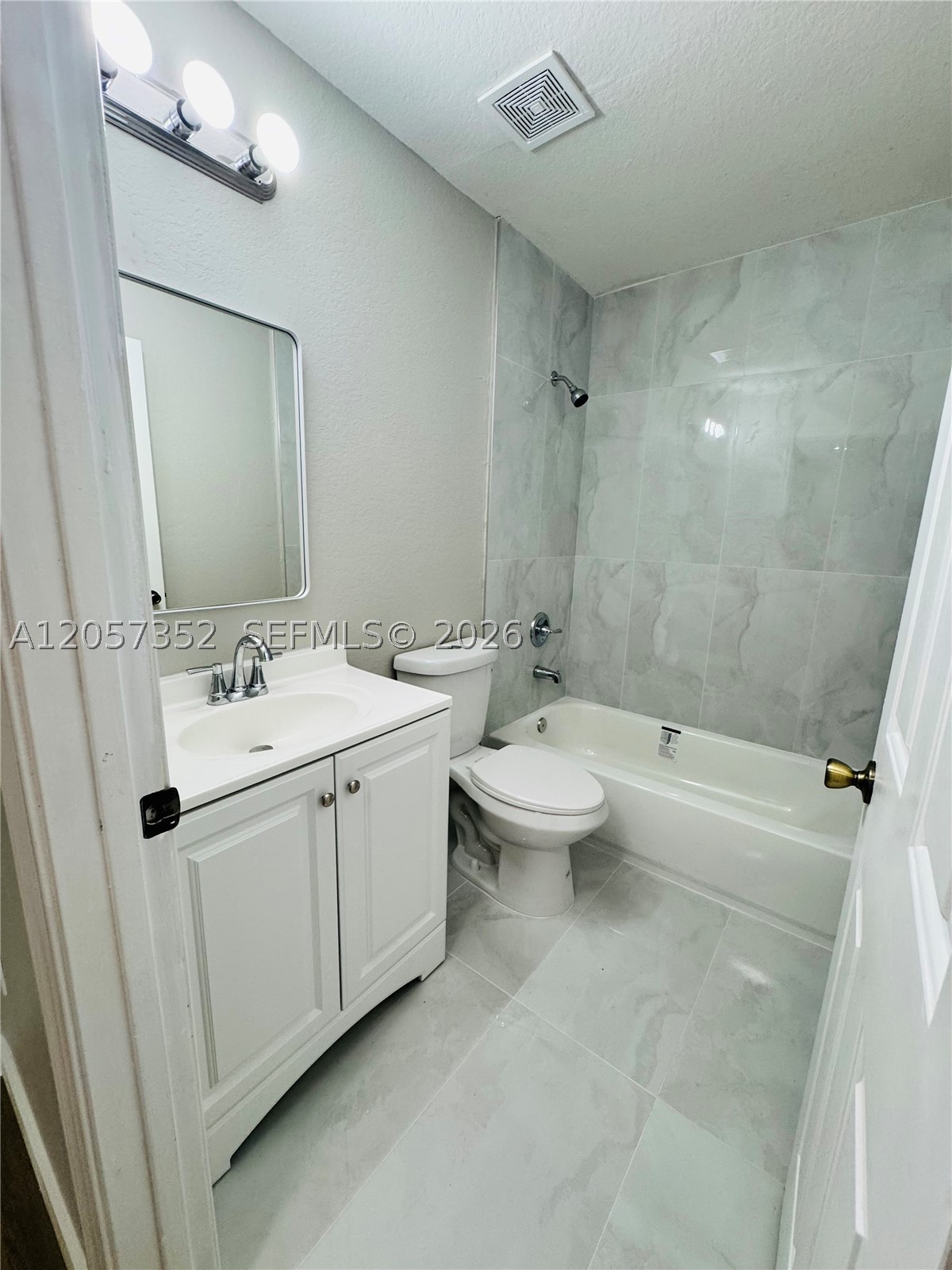 1592 Se 27th Ct 175 Property Photo 5