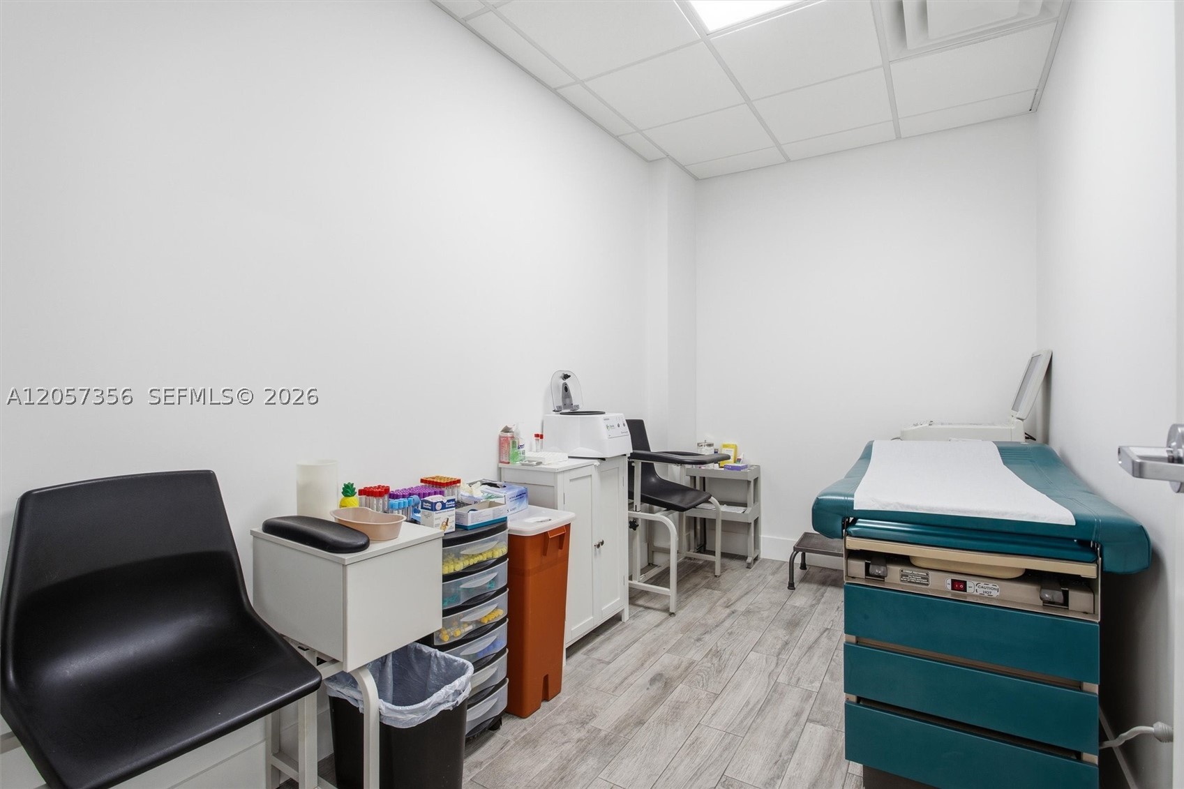A12057356 Property Photo 17