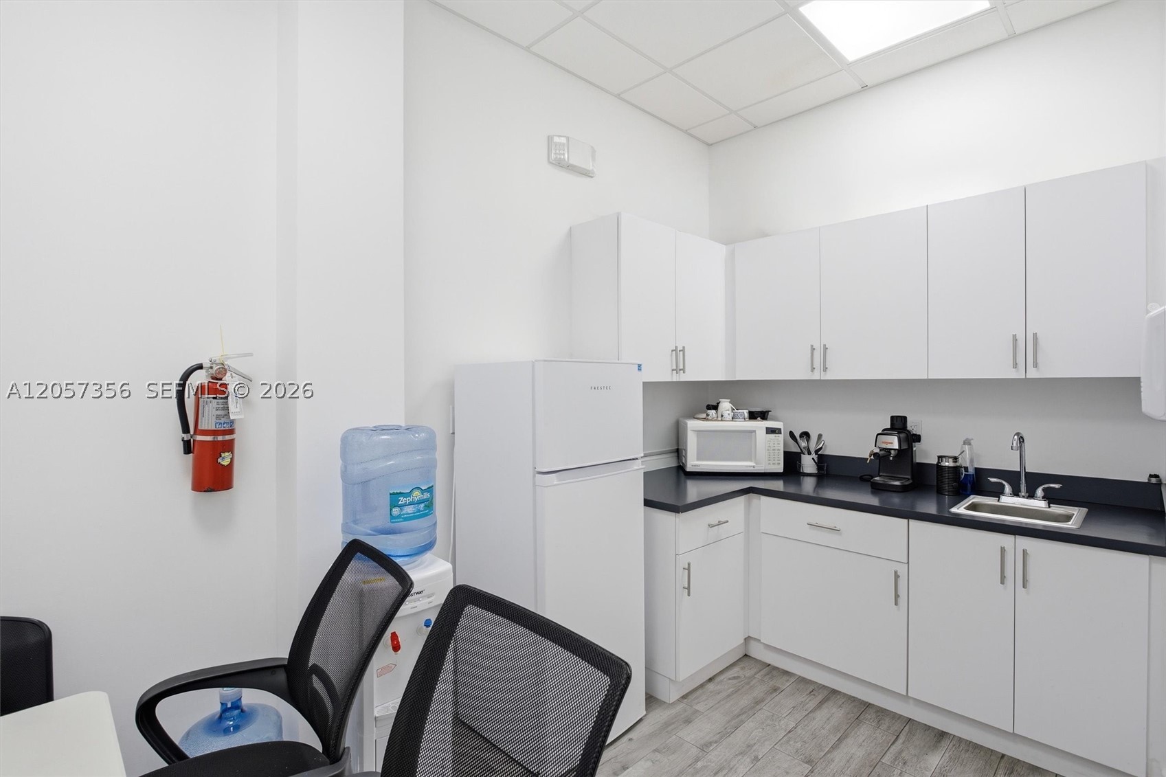 A12057356 Property Photo 24