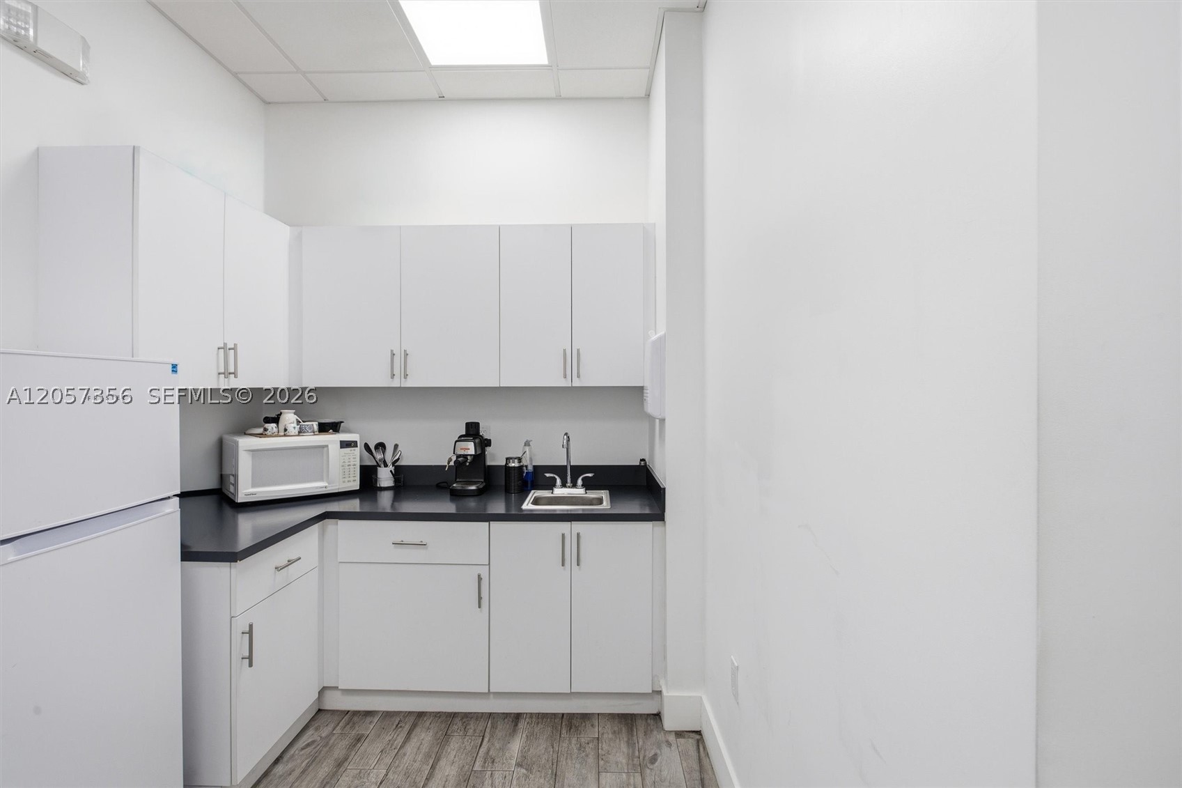 A12057356 Property Photo 25