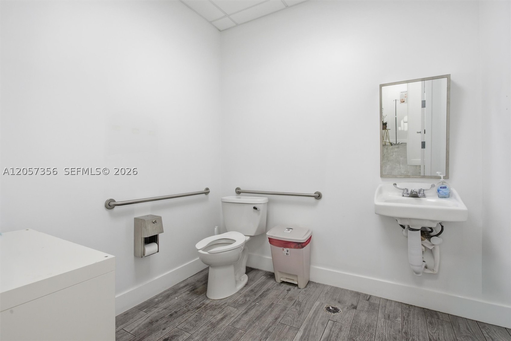 A12057356 Property Photo 26