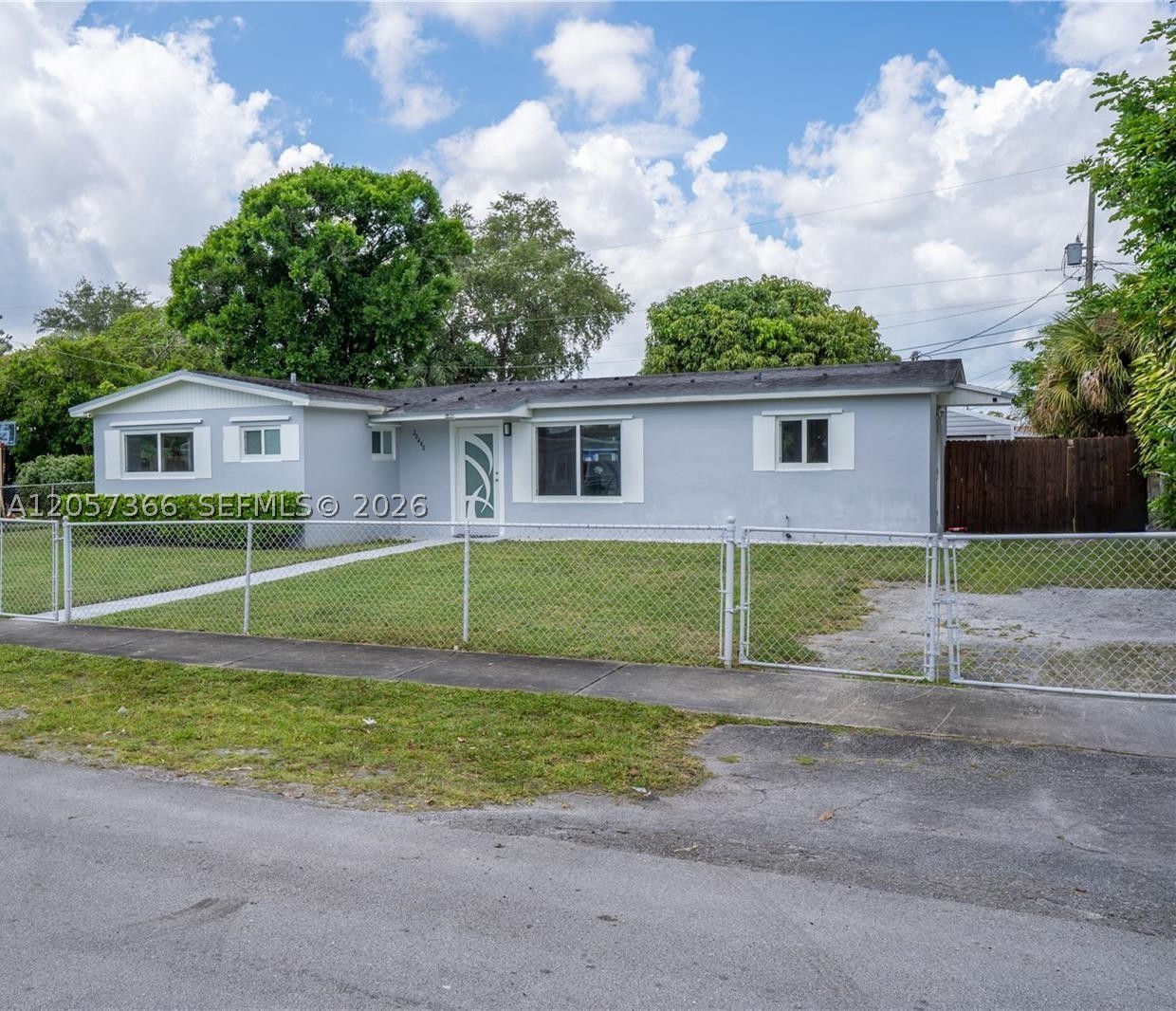 20440 Nw 20th Ct Property Photo 4