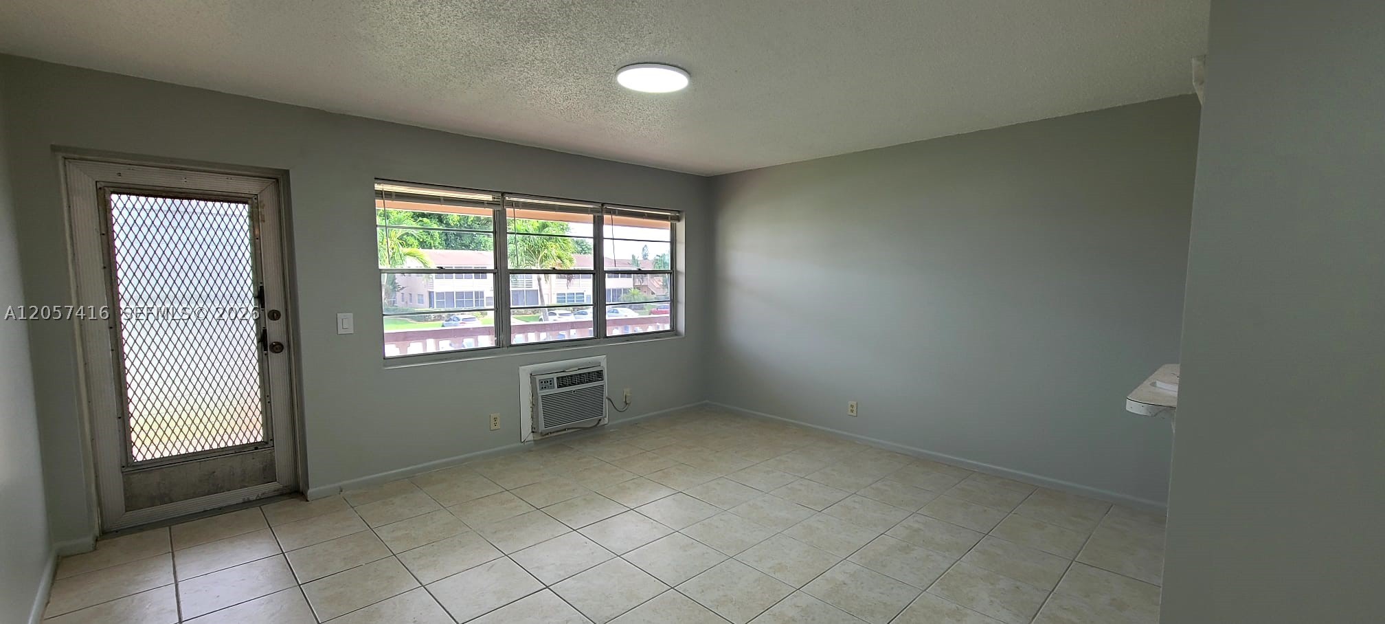 125 Canterbury E 125 Property Photo 4