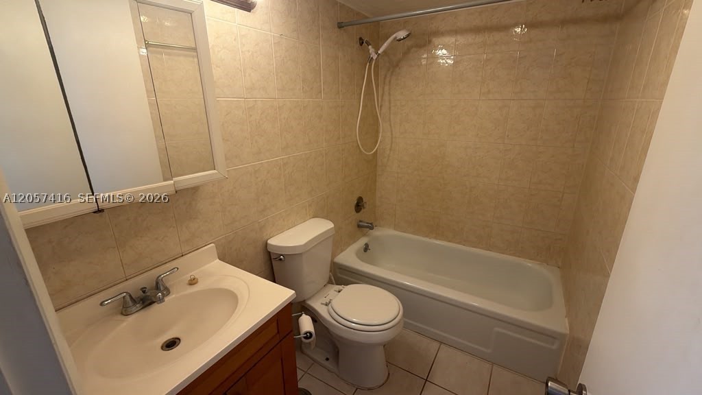 125 Canterbury E 125 Property Photo 8