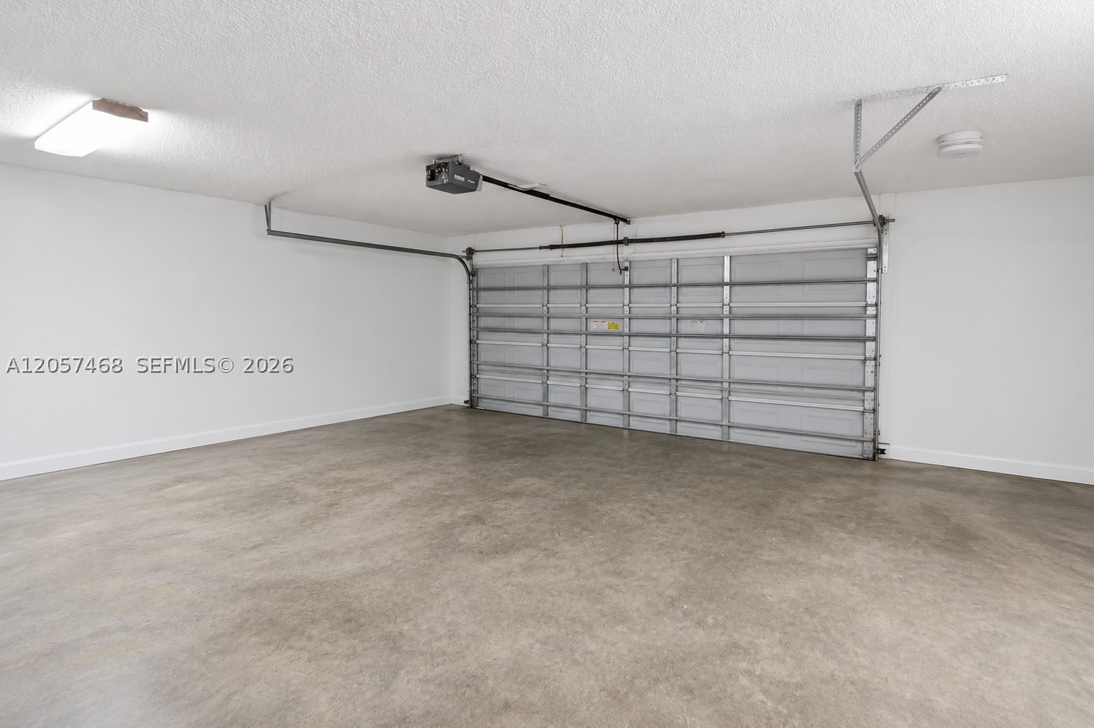 1661 N Goldeneye Ln Property Photo 4