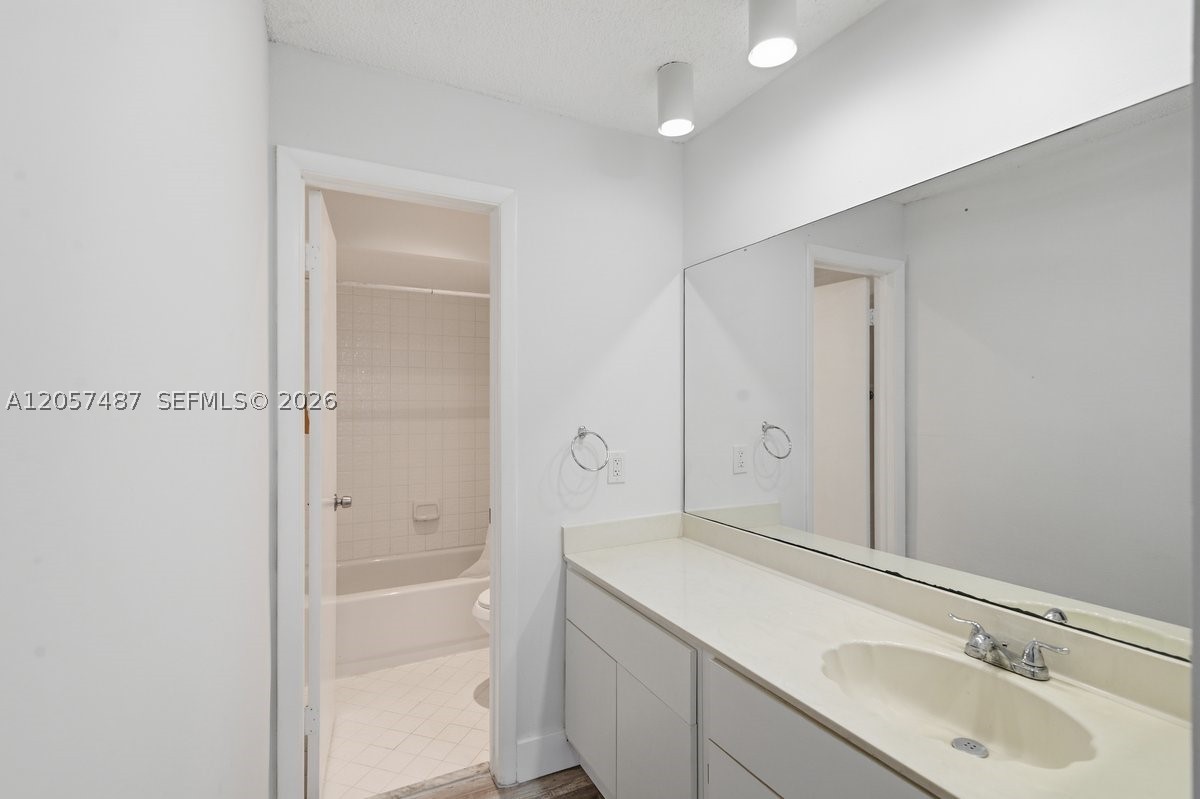 6473 Nw 170th Ln Property Photo 14