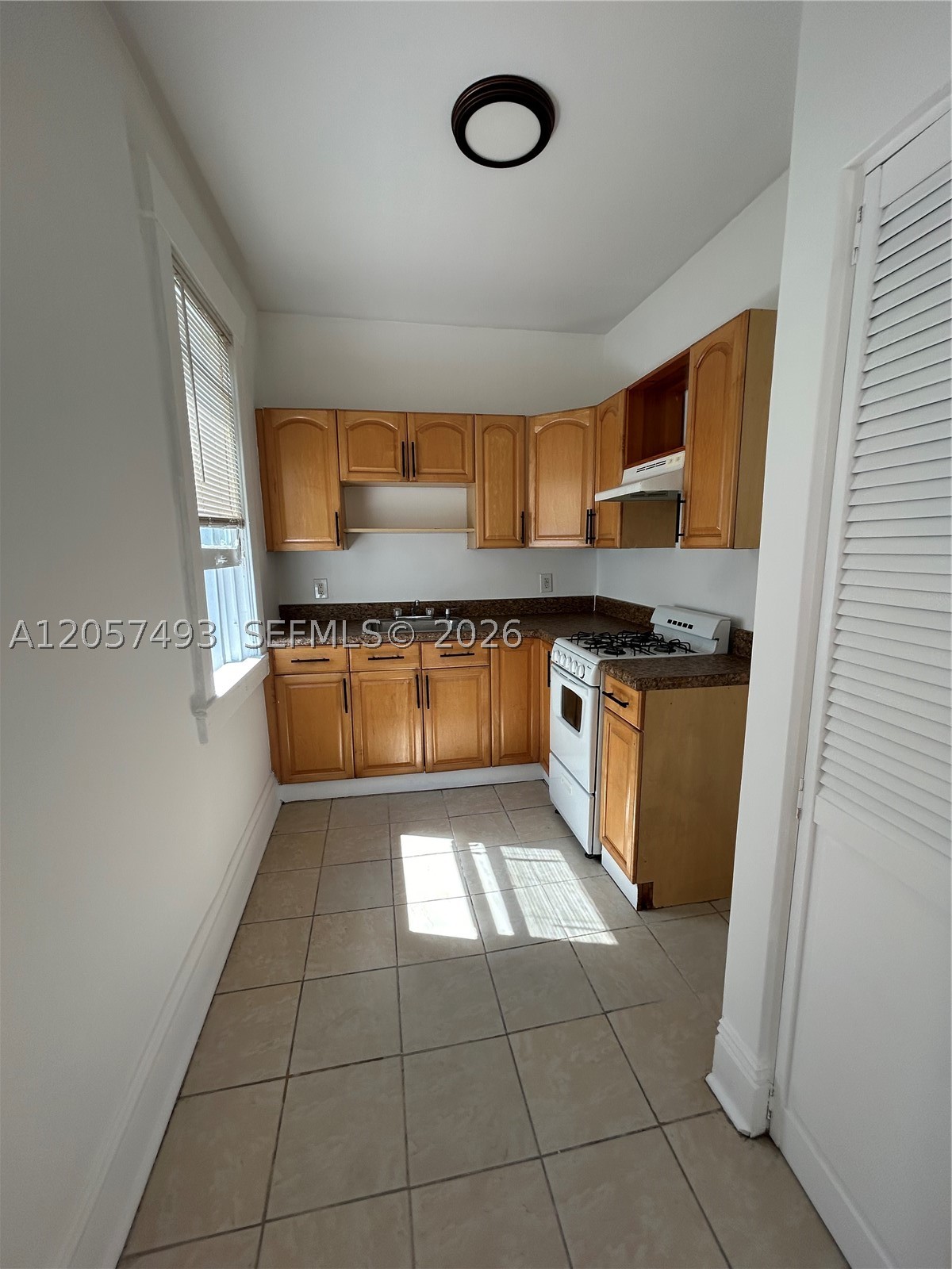 529 NE 66th St 7 Property Photo 1