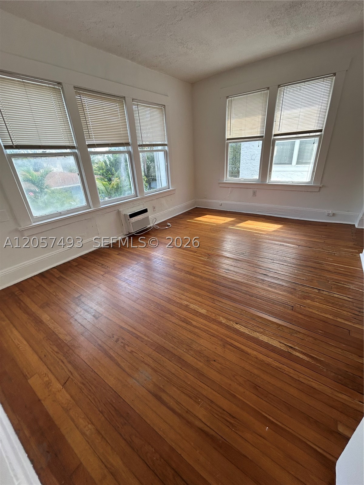 529 Ne 66th St 7 Property Photo 2