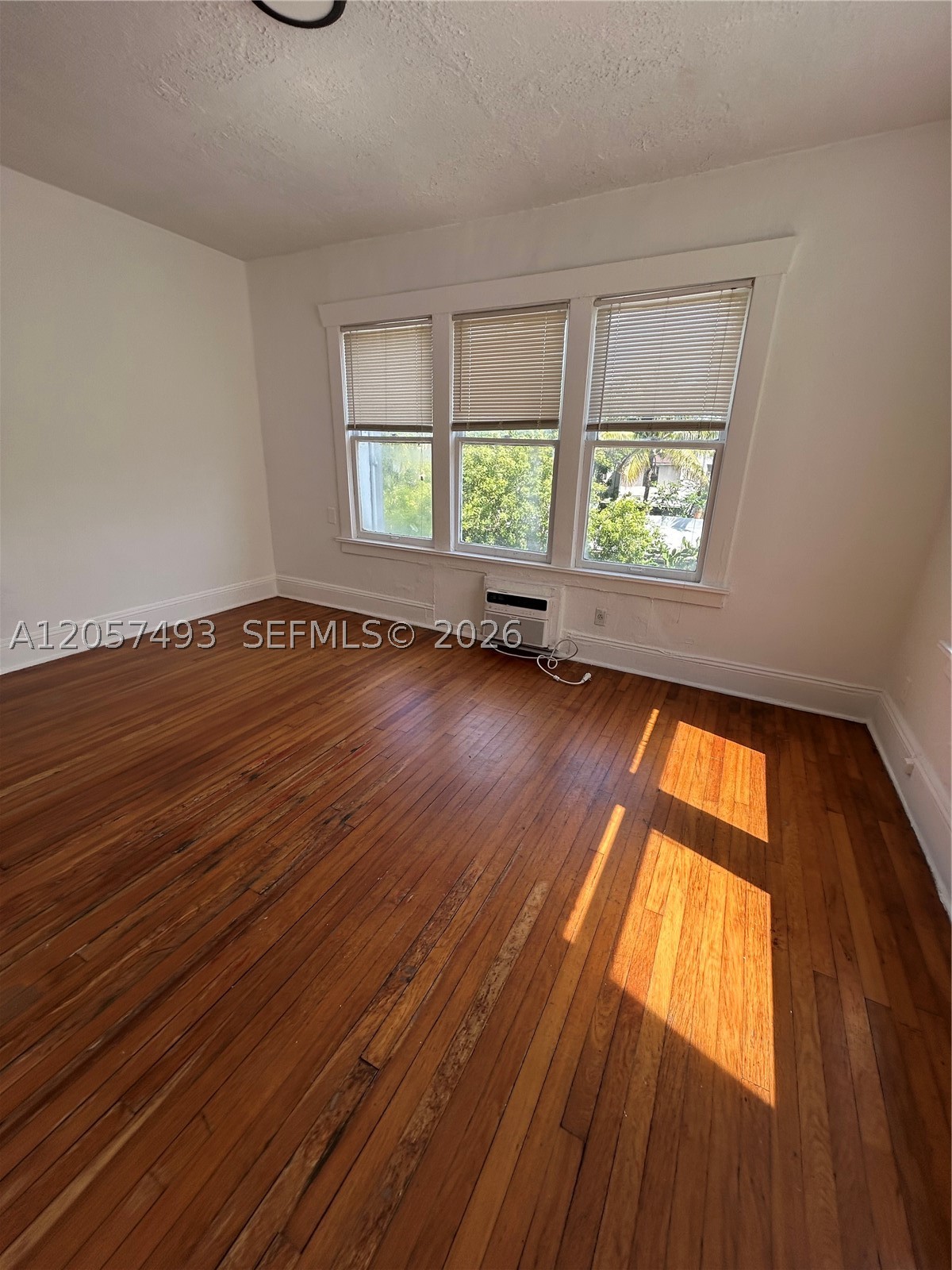 529 Ne 66th St 7 Property Photo 3