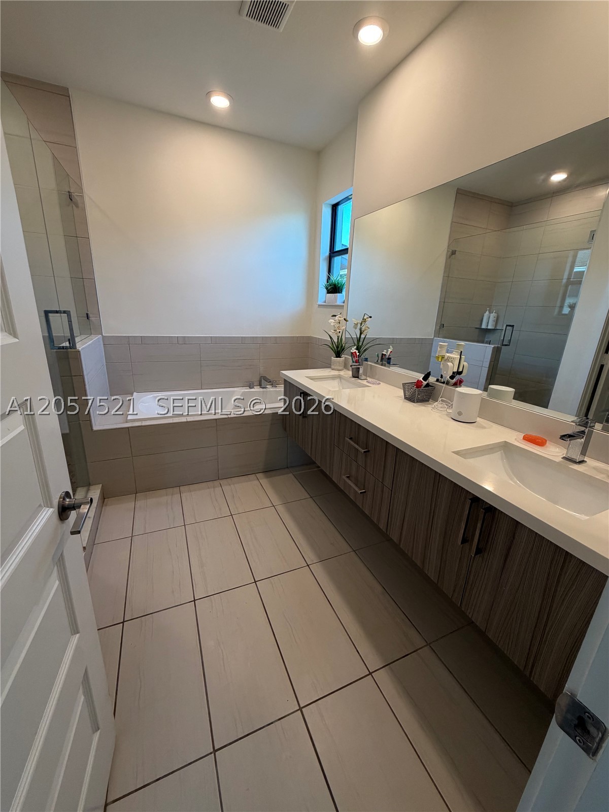 10218 Nw 76th Ter Property Photo 19