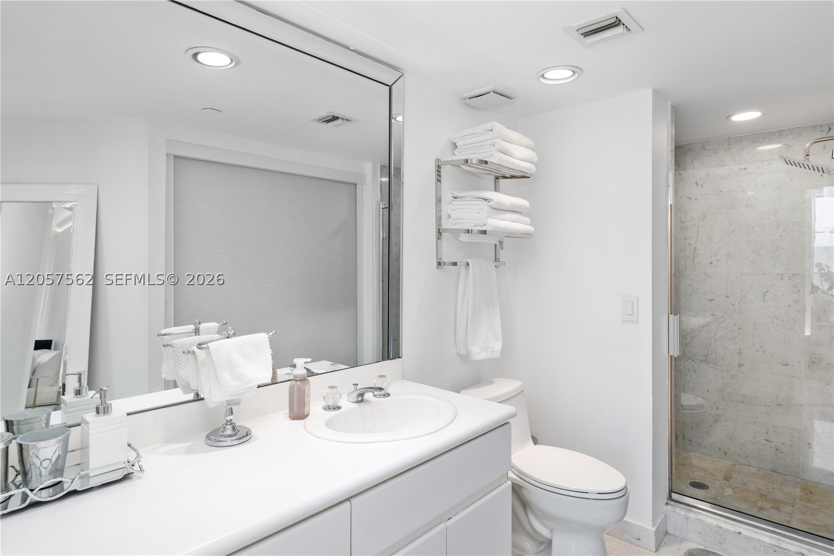 16445 Collins Ave Os25 Property Photo 17